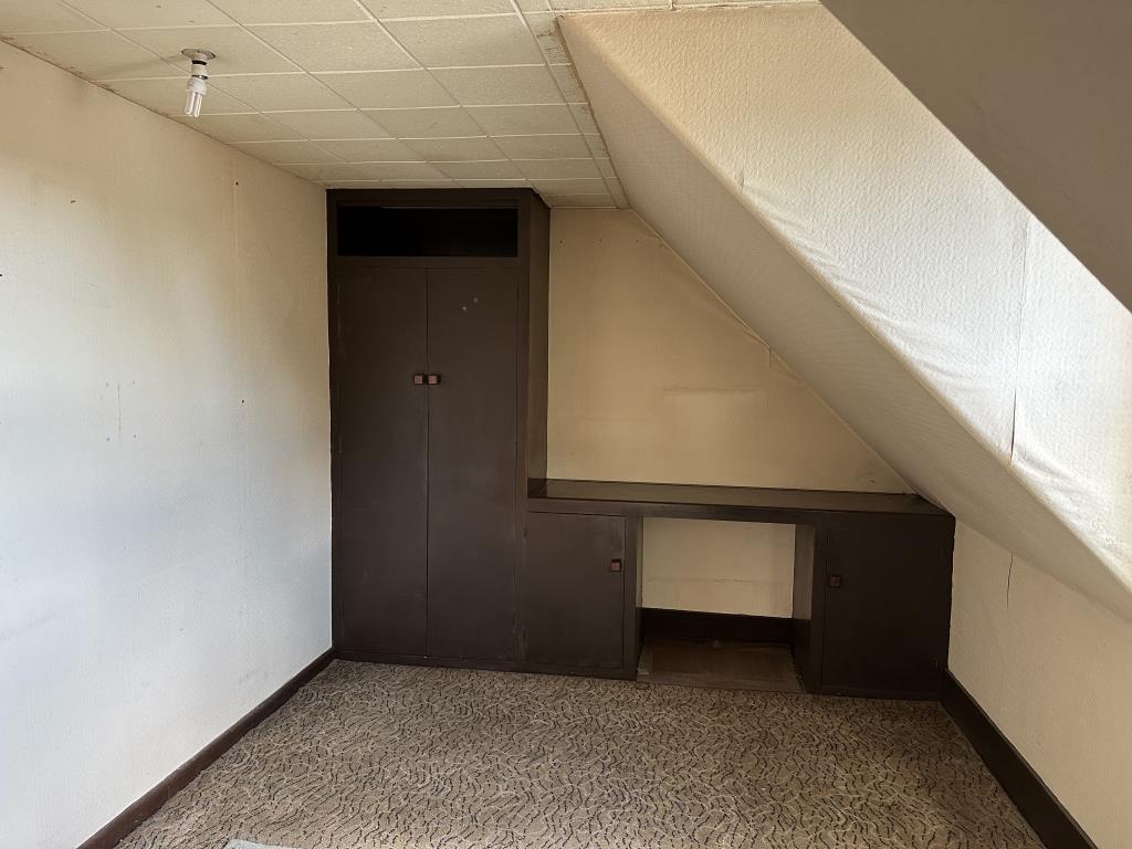 Lot: 171 - FOUR-BEDROOM SEMI-DETACHED HOUSE FOR REFURBISHMENT - Bedroom 4